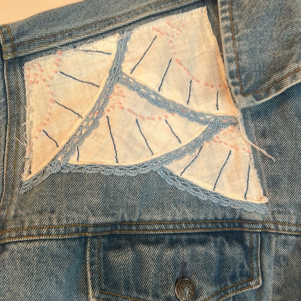 Upcycled vintage embroidery lace doily tapestry patched denim jean jacket - Picture 8 of 9